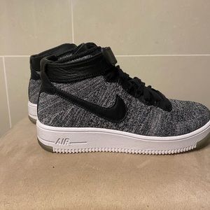 Nike Flyknit Air Force 1 High 8.5
